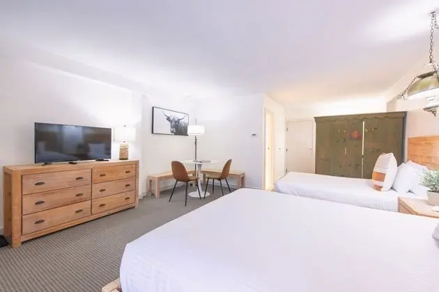 Superior Room- 1 Queen & 1 Double Bed