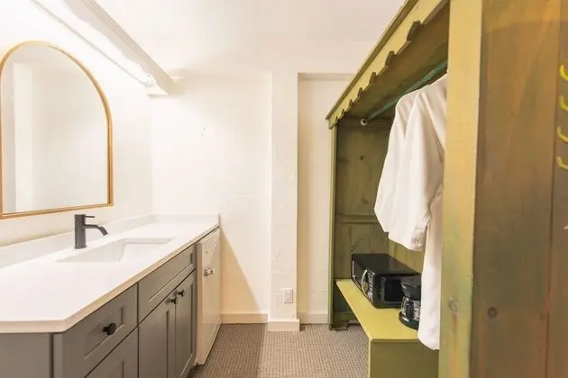 Superior Room- 1 Queen & 1 Double Bed
