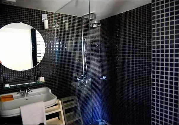 Deluxe Tek Büyük Yataklı Oda, Sıcak Su Havuzu