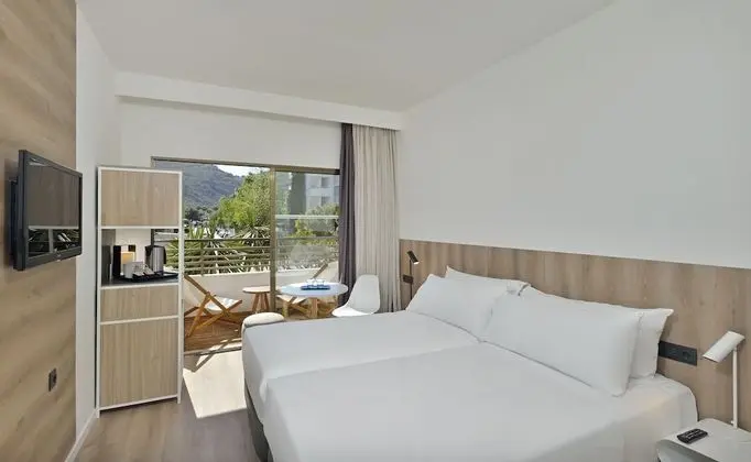 Innside, Oda, Havuz Manzaralı