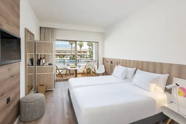 Innside, Oda, Havuz Manzaralı