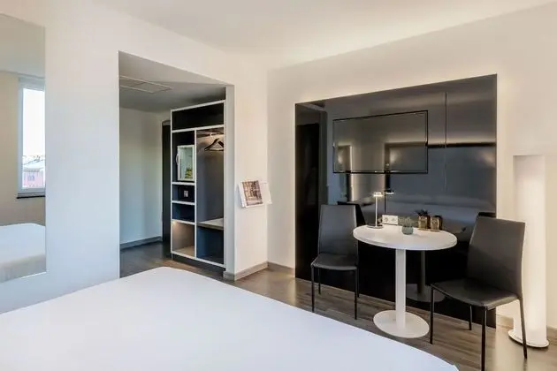 The INNSIDE Room