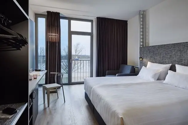 The Innside Room - River View