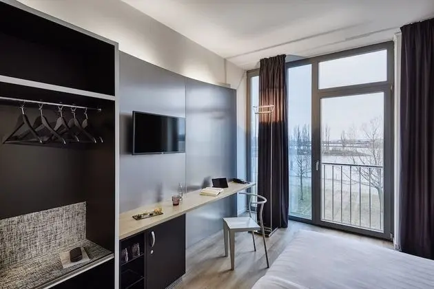 The Innside Room - River View