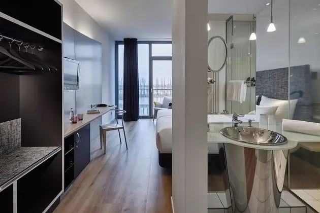 The Innside Room - River View