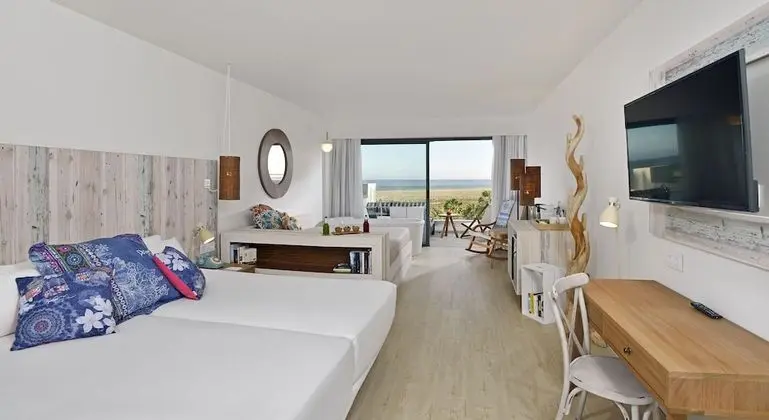 The Studio Sea View with Garden