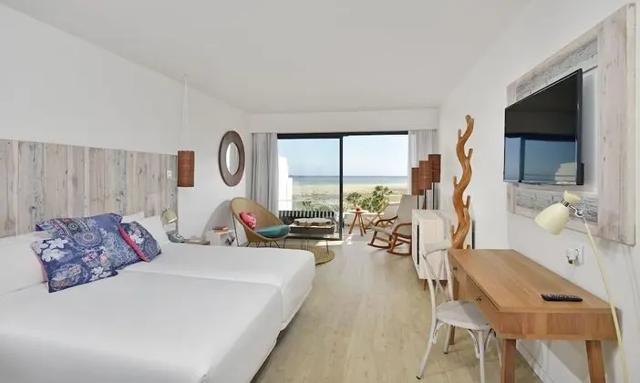 The Studio Sea View with Garden