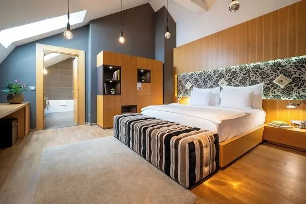 The "Prague" Condo (5 adults)