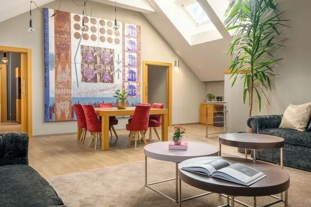The "Prague" Condo (5 adults)