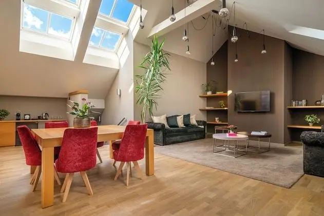 The "Prague" Condo (5 adults)