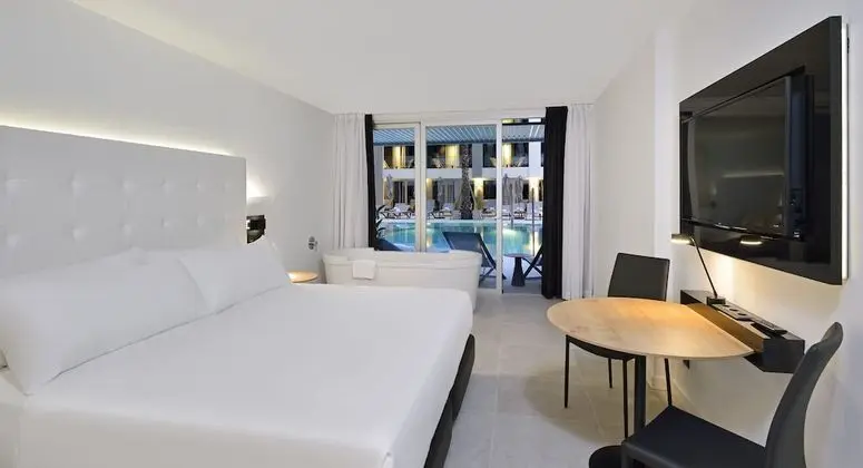 Innside, Premium Room Swim Up