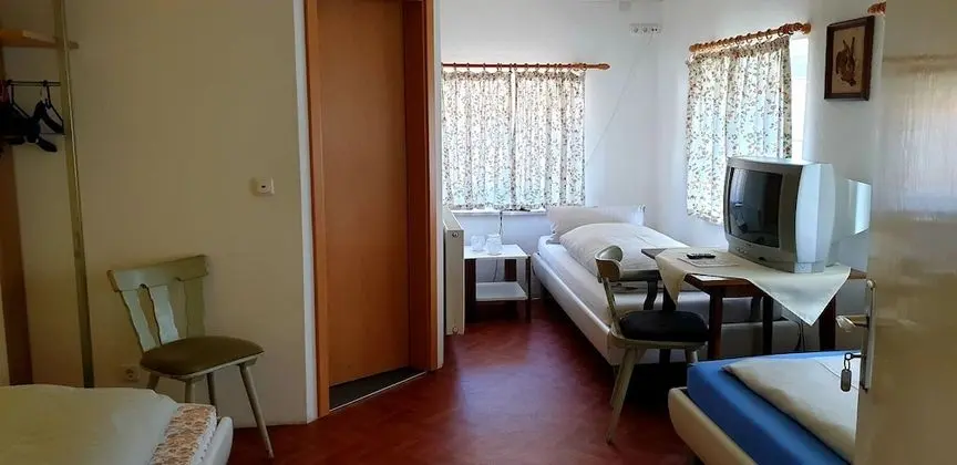 Basic Üç Kişilik Oda