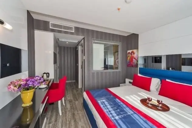 Deluxe Tek Büyük Yataklı Oda
