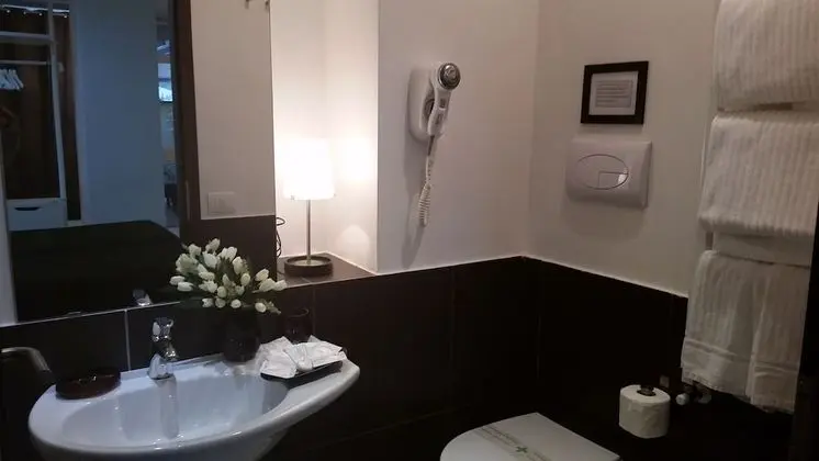 Üç Kişilik Oda (with double bed, single & small bed)