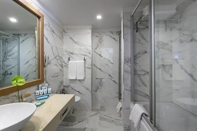 https://imagessl.etstur.com/files/images/hotelImages/TR/92683/l/Innvista-Hotel-Oda-280882.jpg
