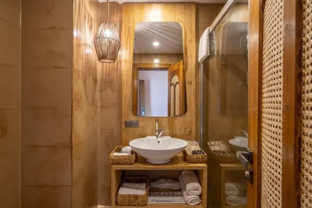 Suite Deniz Manzaralı Oda Banyo