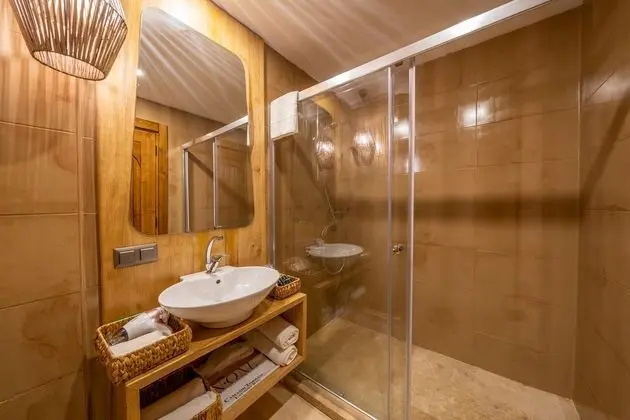 Suite Deniz Manzaralı Oda Banyo