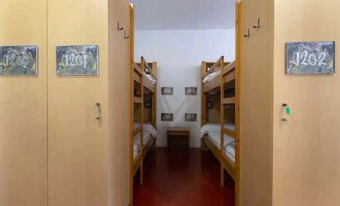 Shared Dormitory, Women only, Private Bathroom 10 Beds