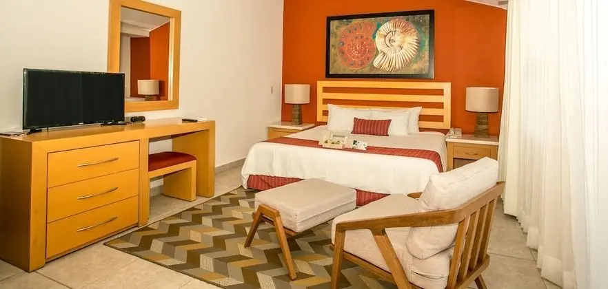 Club Room, Couples Only, No Groups, Club Tour Included