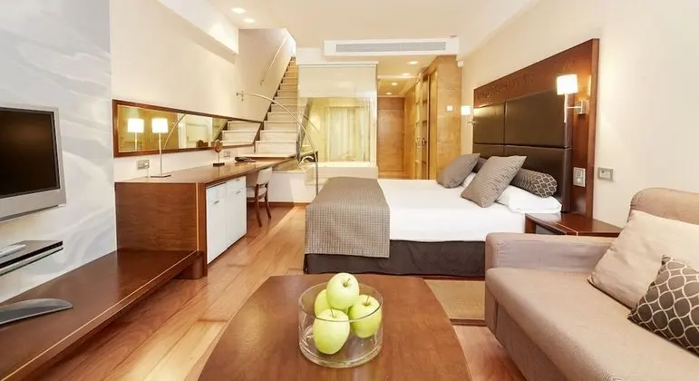 Junior Süit, Sıcak Su Küveti (Prestige Solarium)