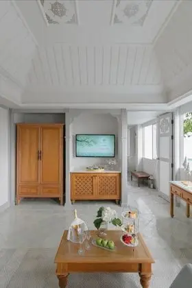 The Bodhi Pool Suite