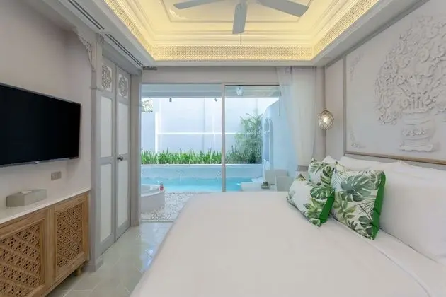 The Junior Pool Suite
