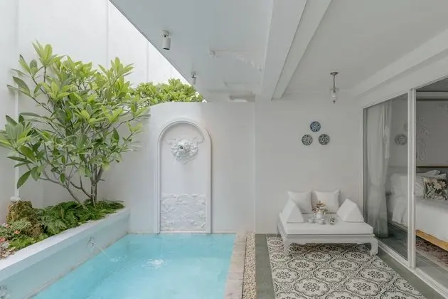 The Junior Pool Suite