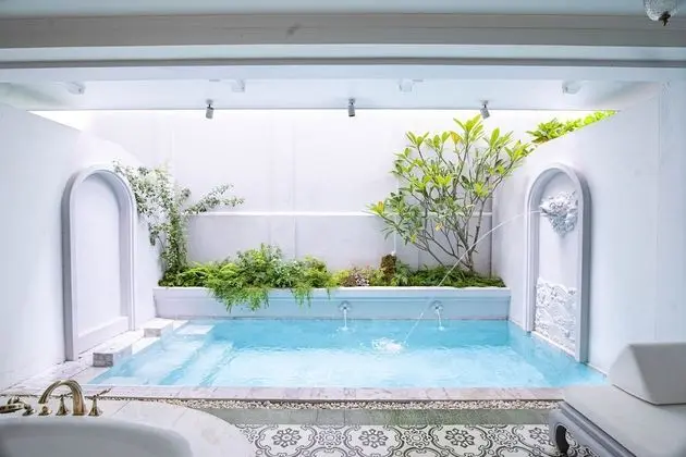 The Junior Pool Suite