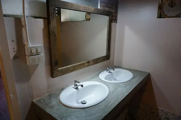 Basic Ortak Ranzalı Oda, Sadece erkekler için, Ortak Banyo