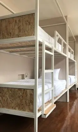 Ortak Ranzalı Oda, Sadece kadınlar için, Ortak Banyo