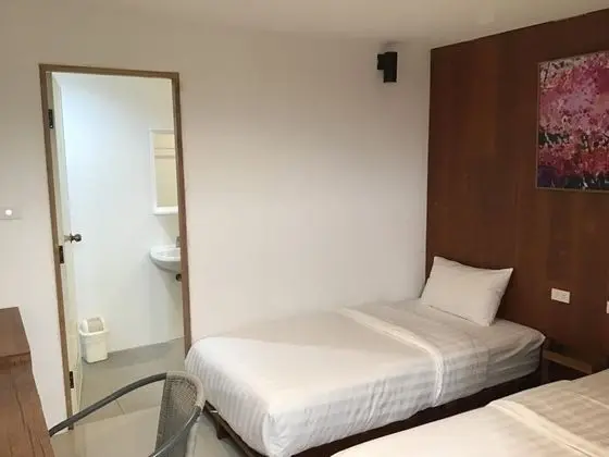 Twin Bed Room