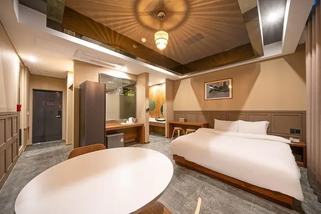 Deluxe Tek Büyük Yataklı Oda