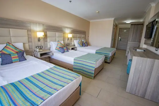 https://images.etstur.com/imgproxy/resize/2560x1440/files/images/hotelImages/etsrooms/516422/Insula_Resort___Spa_Hotel_20241022143059_0.jpg