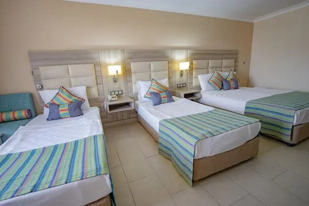 https://images.etstur.com/imgproxy/resize/2560x1440/files/images/hotelImages/etsrooms/516422/Insula_Resort___Spa_Hotel_20241022143059_1.jpg