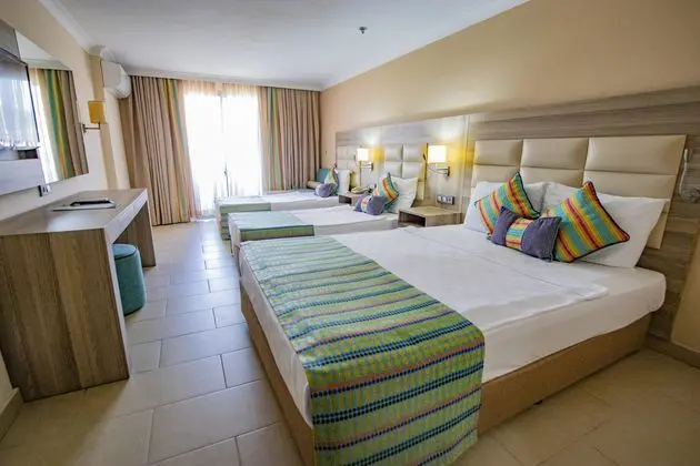 https://images.etstur.com/imgproxy/resize/2560x1440/files/images/hotelImages/etsrooms/516422/Insula_Resort___Spa_Hotel_20241022143059_2.jpg