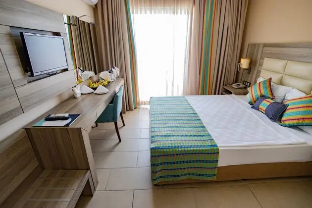 https://images.etstur.com/imgproxy/resize/2560x1440/files/images/hotelImages/etsrooms/516422/Insula_Resort___Spa_Hotel_20241022143959_0.jpg