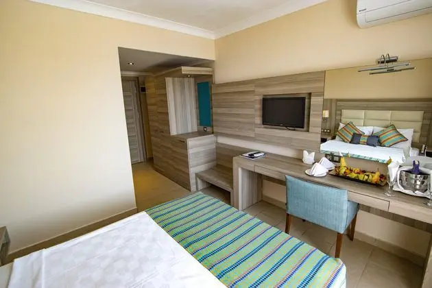 https://images.etstur.com/imgproxy/resize/2560x1440/files/images/hotelImages/etsrooms/516422/Insula_Resort___Spa_Hotel_20241022144000_3.jpg