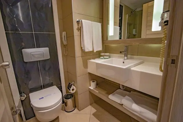 https://images.etstur.com/imgproxy/resize/2560x1440/files/images/hotelImages/etsrooms/516422/Insula_Resort___Spa_Hotel_20241022145604_0.jpg