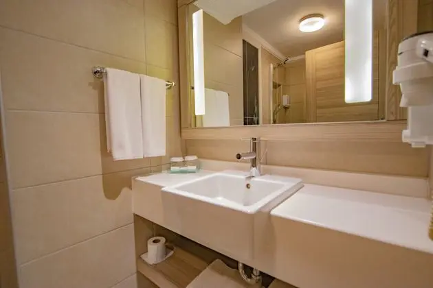 https://images.etstur.com/imgproxy/resize/2560x1440/files/images/hotelImages/etsrooms/516422/Insula_Resort___Spa_Hotel_20241022145604_1.jpg