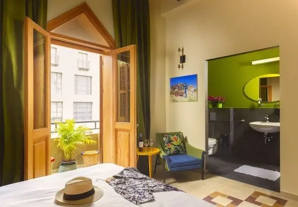 Design Tek Büyük Yataklı Oda, Balkon