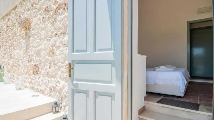 Deluxe Tek Büyük Yataklı Oda, Bahçeli