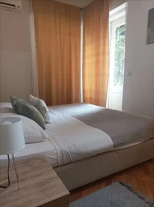 Tek Büyük veya İki Ayrı Yataklı Oda