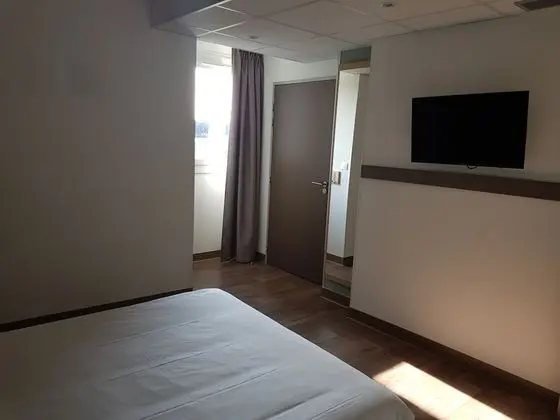 Tek Büyük Yataklı Oda, Engellilere Uygun, Sigara İçilmez