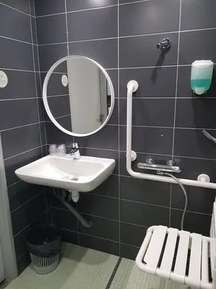 Tek Büyük Yataklı Oda, Engellilere Uygun, Sigara İçilmez