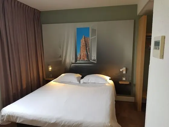 Üç Kişilik Oda, Sigara İçilmez