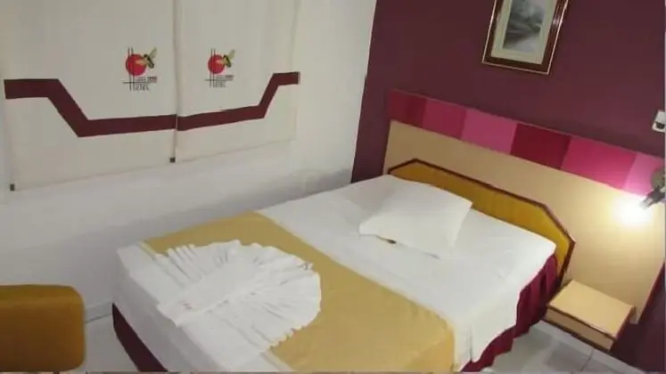 İki Ayrı Yataklı Oda, Sigara İçilmez