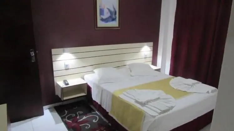 Tek Büyük Yataklı Oda, Sigara İçilmez