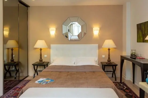 Premium Tek Büyük Yataklı Oda