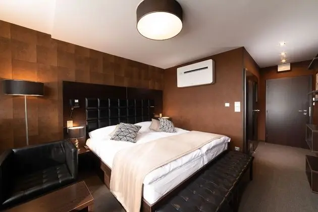 Design Tek Büyük veya İki Ayrı Yataklı Oda