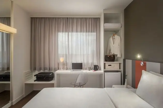 Luxury Tek Büyük Yataklı Oda